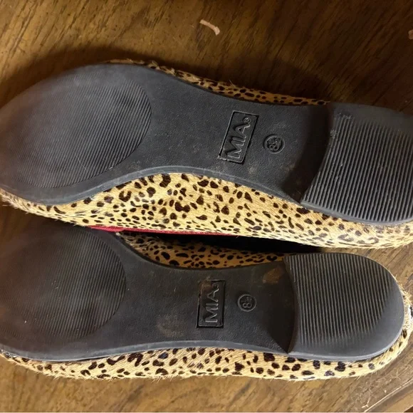 MIA Leopard-Print Pointed Flats with Red Lining - Picture 2 of 3